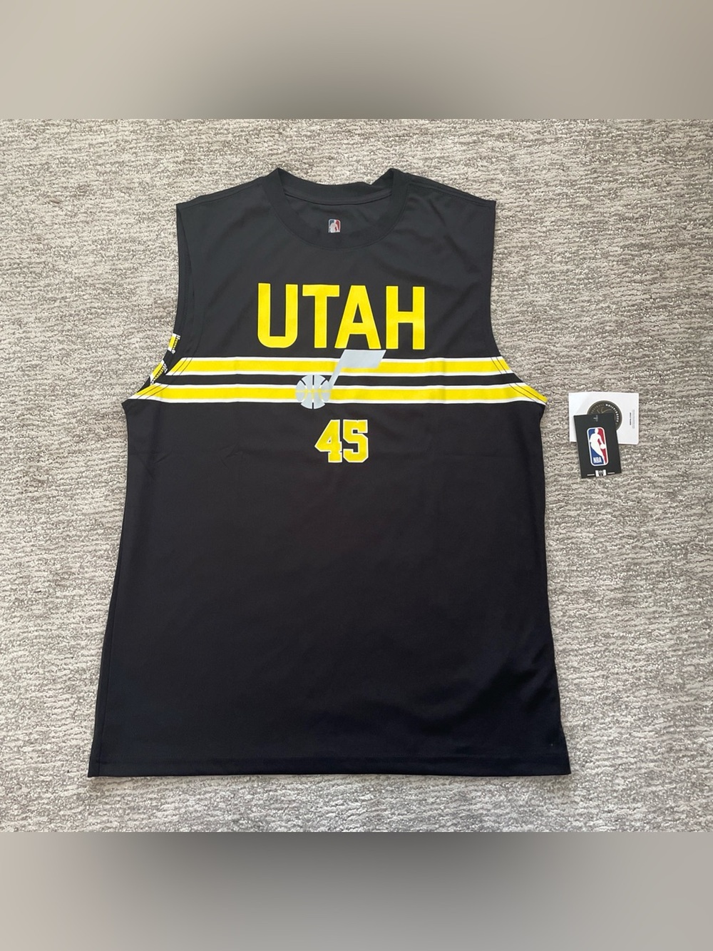 Utah Jazz Donovan Mitchell Jersey Men’s Size Medium Black Yellow NBA UNK NWT